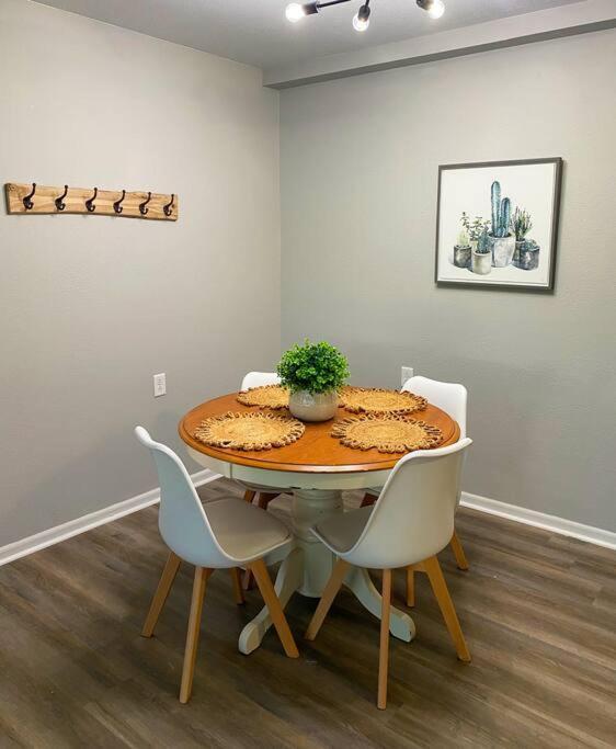 The Mary Lou - 2 Bedroom Apt In Quilt Town, Usa Hamilton Dış mekan fotoğraf